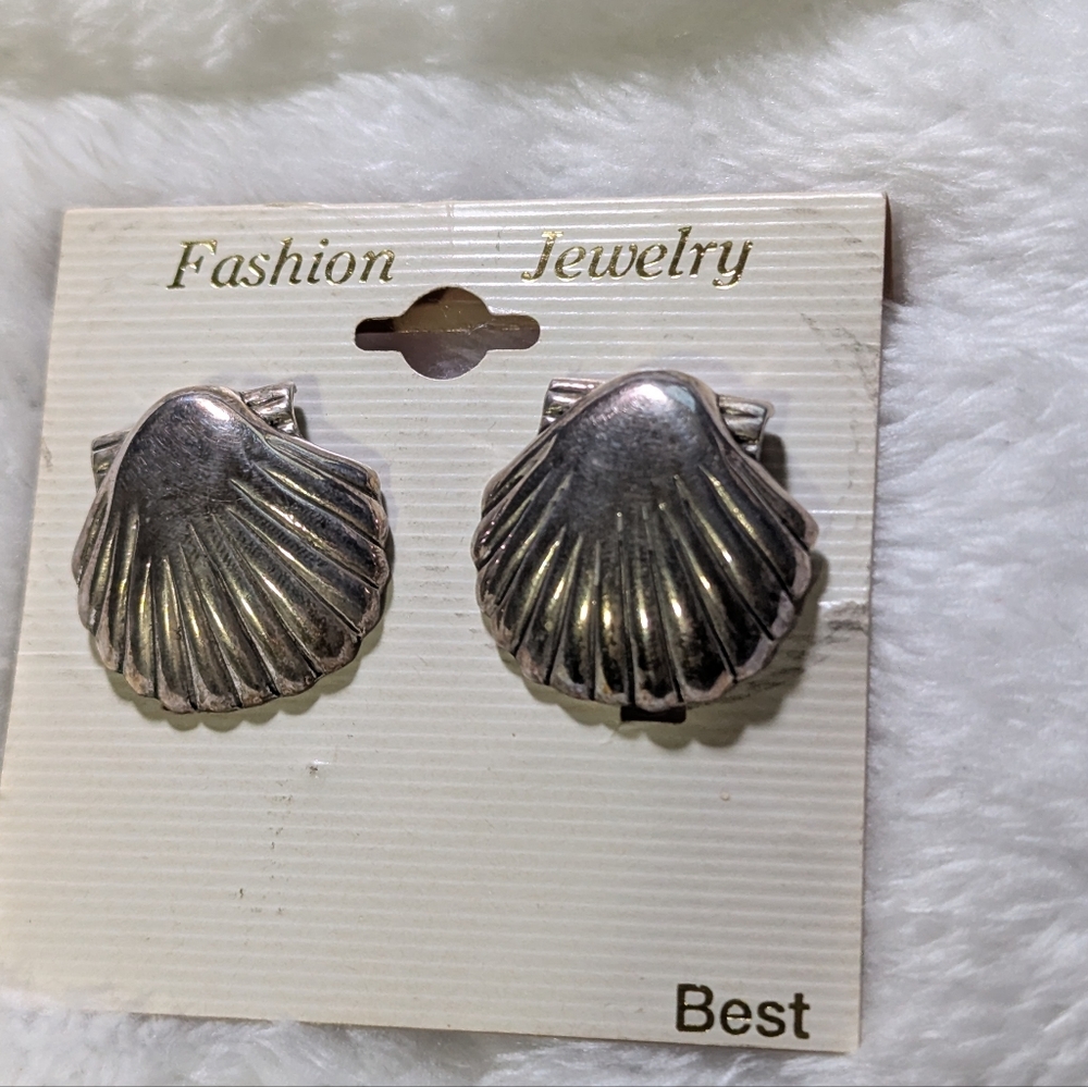 EARRINGS - PIERCED - SILVER - SHELL-SHAPED - Vintage
